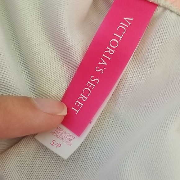 Victoria's Secret Bikini - Picture 5 of 6